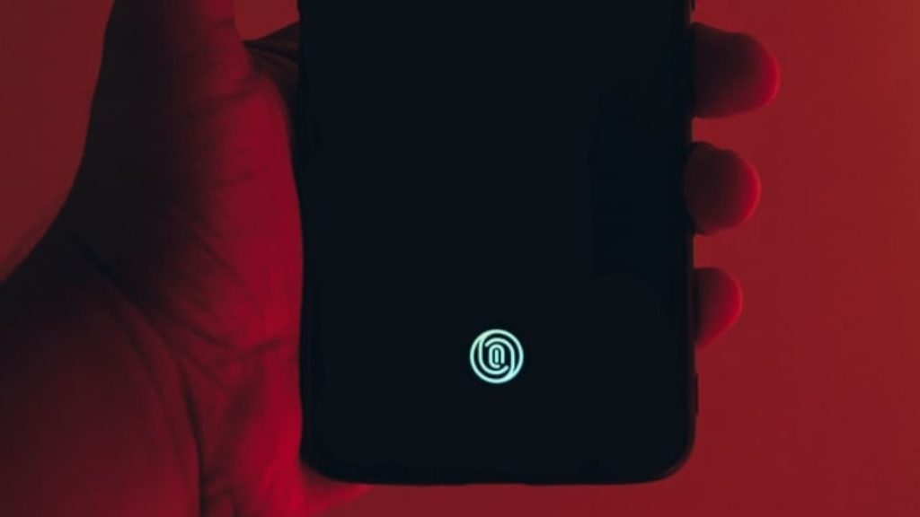Clean and dry fingerprint sensor